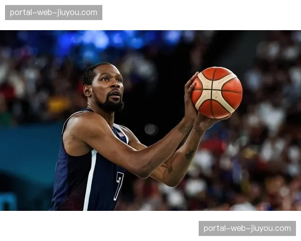 杜兰特关键时刻中投偏出 火箭绝杀战术仍以其为第一终结点